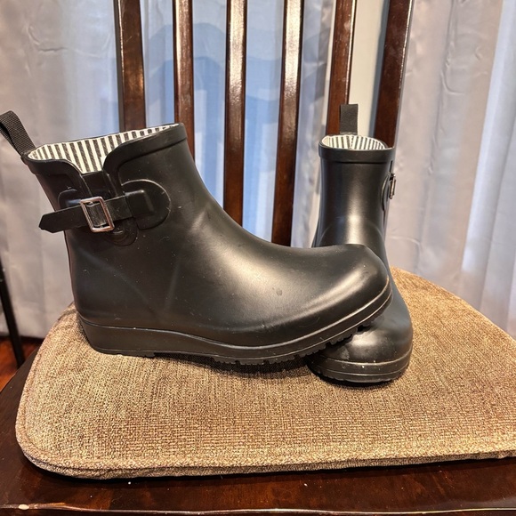 London Fog Black Ankle Boots - Picture 1 of 11